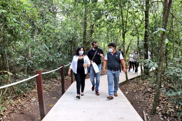 Ministra de turismo: "movimiento turístico está motivando al sector empresarial" · Radio Monumental 1080 AM