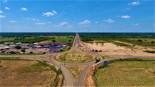Antes de navidad prevén culminar primera capa de asfalto en el acceso a Loma Plata