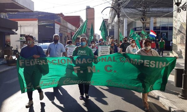 Campesinos se manifiestan reclamando política de acompañamiento del Gobierno