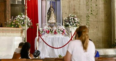 La Nación / Fieles pueden visitar imagen de la Virgen de Caacupé en santuario de María Auxiliadora