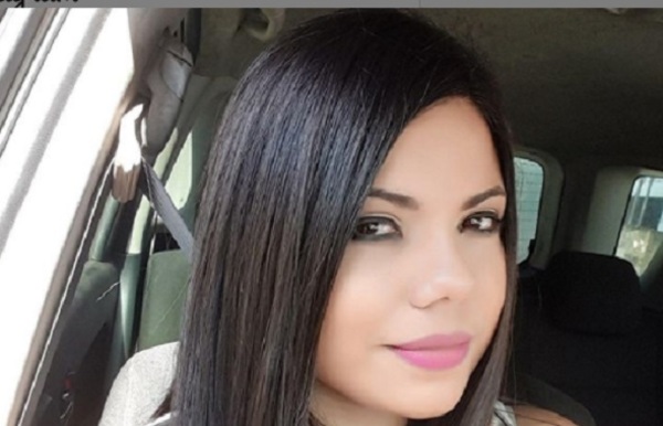 Vivi Insfrán amamantó a su bebé bajo el sol mientras esperaba ser atendida en el hospital