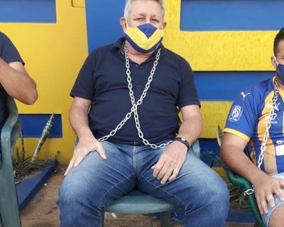 Romerito y otros ex futbolistas se encadenan frente a Luqueño