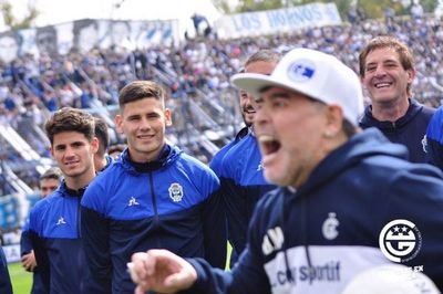 Maradona está mejor y se quiere ir del hospital, dice su médico - Fútbol - ABC Color