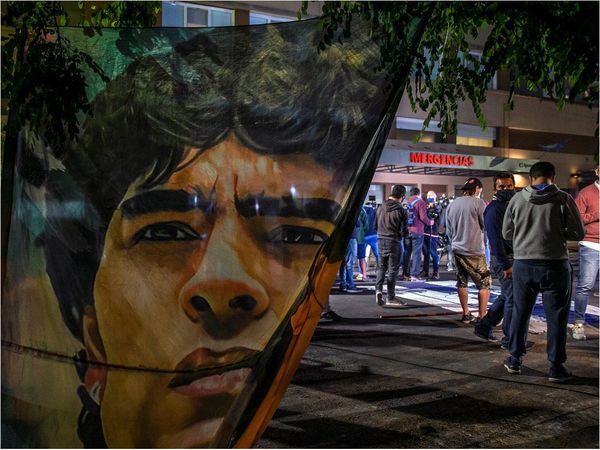 Maradona está "totalmente consciente" y ya "se quiere ir" del hospital