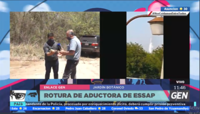 HOY / Inmensa pérdida de agua en predio del Botánico, debido a una rotura de aductora de la Essap