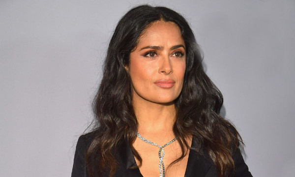 Orgullosa de sus raíces: el impresionante altar que montó Salma Hayek | OnLivePy