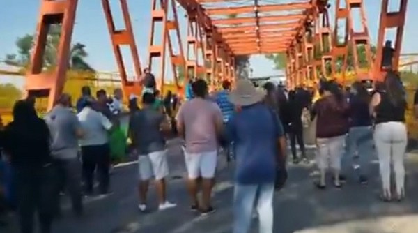 Trabajadores de Falcón y Nanawa cierran puente San Ignacio de Loyola - ADN Paraguayo