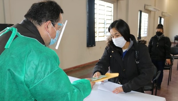 Jóvenes de Ñeembucú recibirán desembolso en concepto de becas universitarias