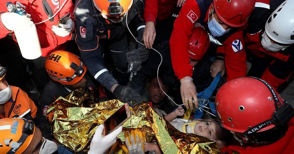 La Nación / Turquía: niña de tres años rescatada 91 horas después del sismo