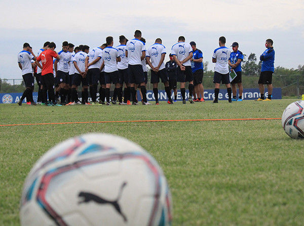 La Albirroja Sub 17 se alista - APF