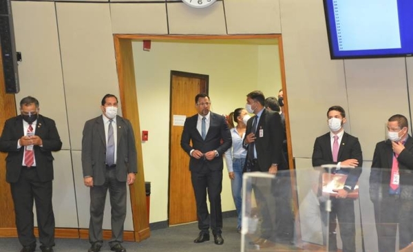 HOY / Ulises Quintana recupera su banca en la Cámara de Diputados