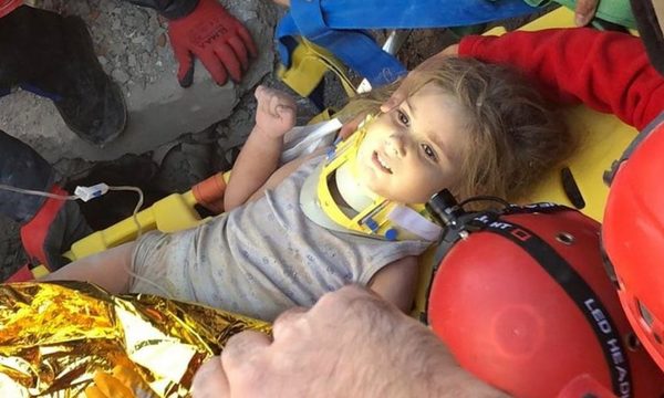 Turquía: Rescatan a una niña 91 horas después del terremoto