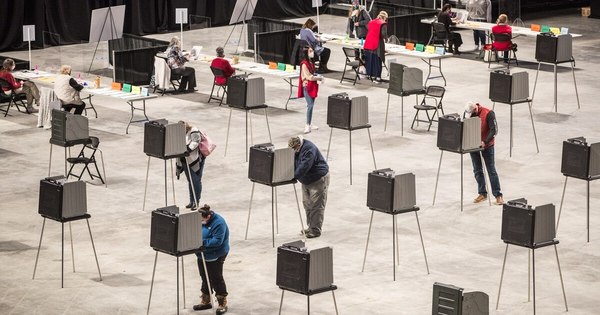 La Nación / EEUU: ¿Cuándo se informan los primeros recuentos de votos?