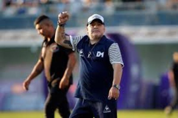 Maradona operado con éxito de un hematoma en la cabeza - Fútbol - ABC Color