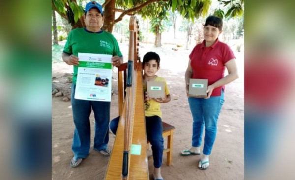 Niños, niñas y jóvenes reciben equipos para clases virtuales