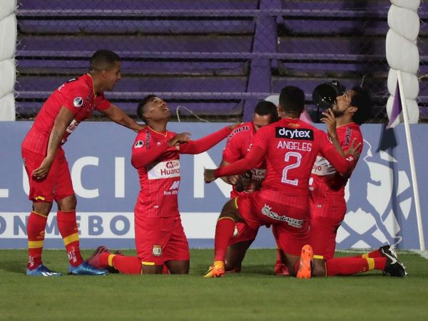 La efectividad y las manos de Pinto clasifican a Sport Huancayo
