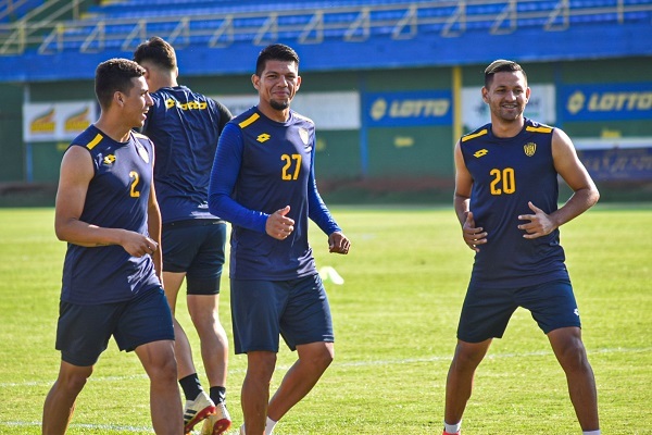 Luqueño juega su continuidad en la Sudamericana en Argentina