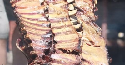 Invitan a un asado a la estaca