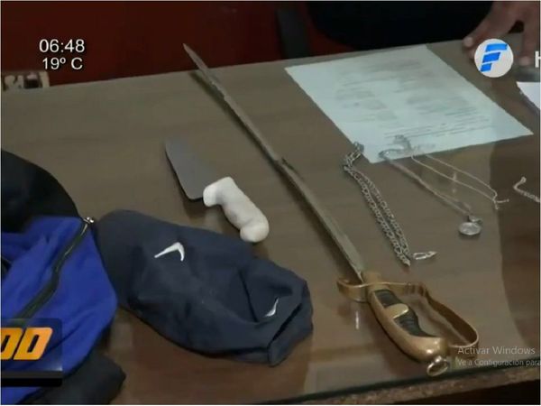 Motoasaltantes son detenidos tras asaltar a una mujer con un sable