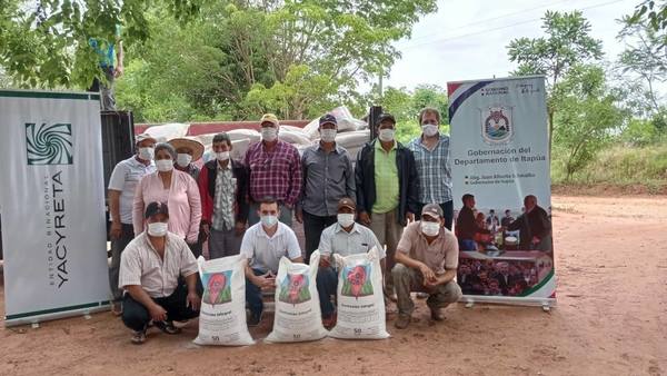 PRODUCTORES RECIBEN CORRECTIVOS AGRÍCOLAS