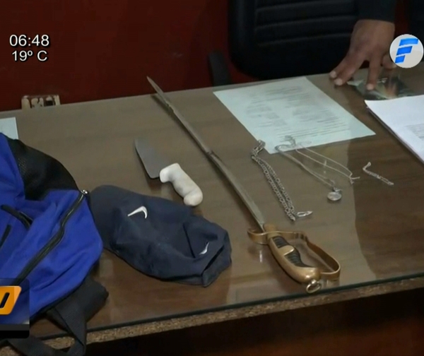 Utilizaban sable para robar y fueron detenidos