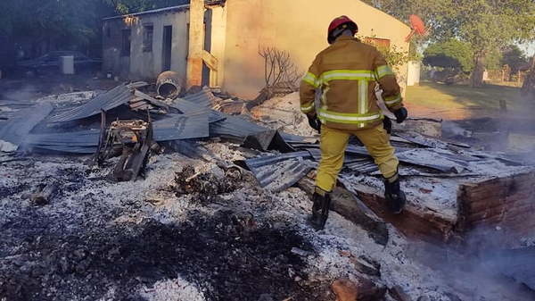 Abuelito muere calcinado en su vivienda en Repatriación - Noticiero Paraguay