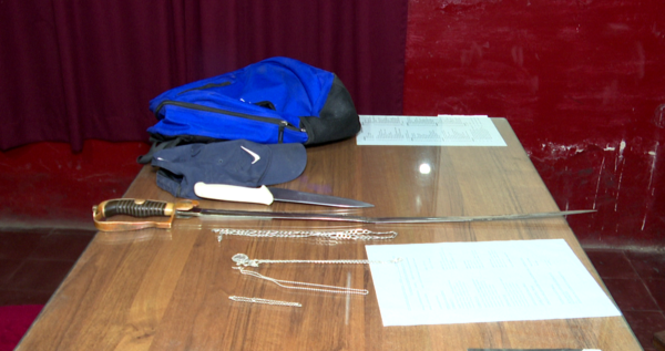 Presuntos asaltantes con sable y cuchillo, fueron detenidos en Limpio