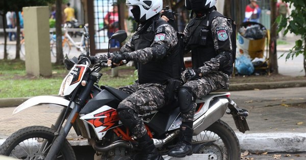 La Nación / Denuncian que niña de 7 años recibió un disparo por parte de agente Lince