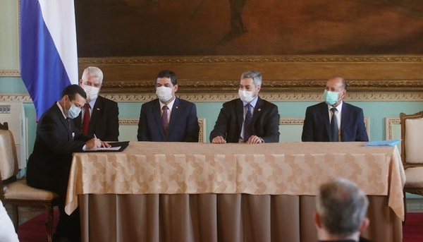 Paraguay firma contrato que permitirá disponer del 100% de su energía en Itaipu