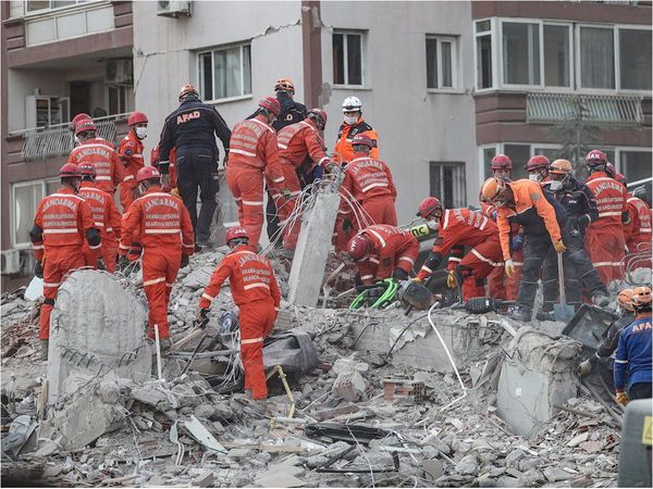 Niña sobrevive bajo escombros por 4 días tras terremoto en Turquía