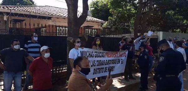 Tras escrache a intendente de Ñemby, Mario Abdo suspende sus actividades en la ciudad » Ñanduti