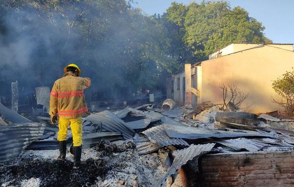 Fallece anciano en incendio de vivienda en Repatriación