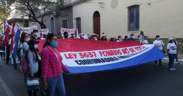 La Nación / Coordinadora multisectorial de Fonavis se moviliza y rechaza modificación de ley
