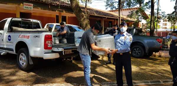 Donan impresoras con copiadoras a la Dirección de Policía del Alto Paraná