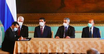 Firman contrato de ejecución para la construcción de Subestación Yguazú