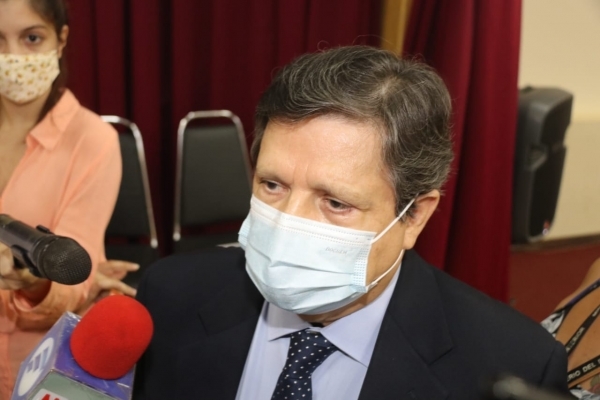 Ministro del Interior admite frustración por falta de resultados en rescate de Denis