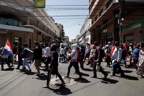 Miles de paraguayos piden en Asunción la construcción de viviendas sociales - MarketData