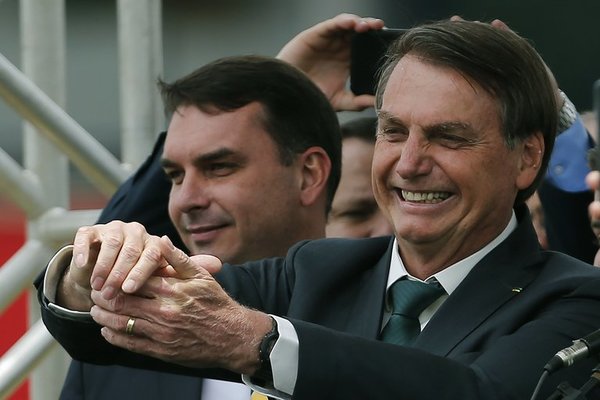 La Fiscalía brasileña denunció al hijo de Bolsonaro por corrupción | OnLivePy