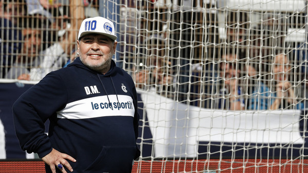Diego Maradona evoluciona favorablemente tras su intervención » Ñanduti