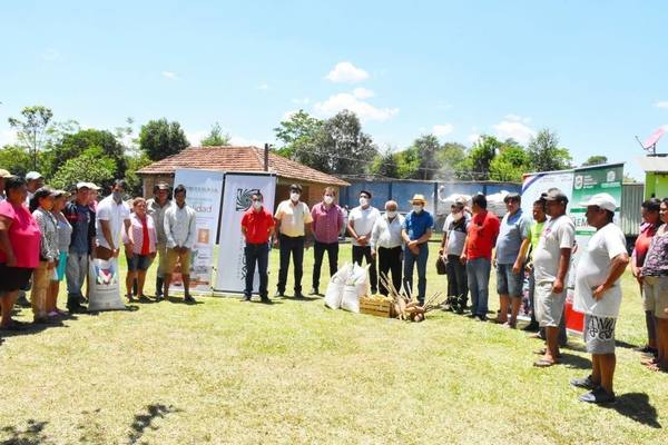 ENTREGAN INSUMOS Y CORRECTIVOS DE SUELO DENTRO DEL PROYECTO ÑEMITY