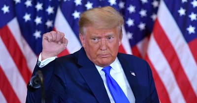 La Nación / Trump choca con Michigan y Wisconsin, favorables a Biden