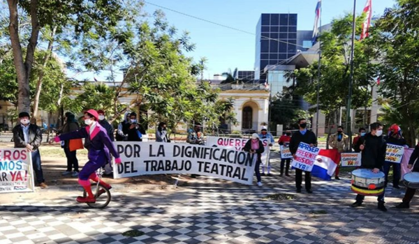 HOY / Hacienda no cumple con artistas: Trabajadores del sector exigirán desembolso de Ley de Subsidio
