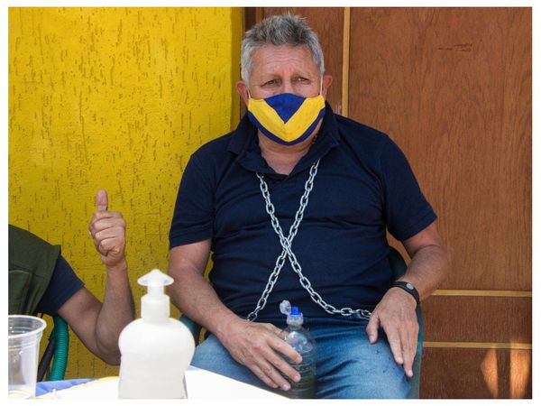 El ídolo de Luqueño se encadenó al Chiquero