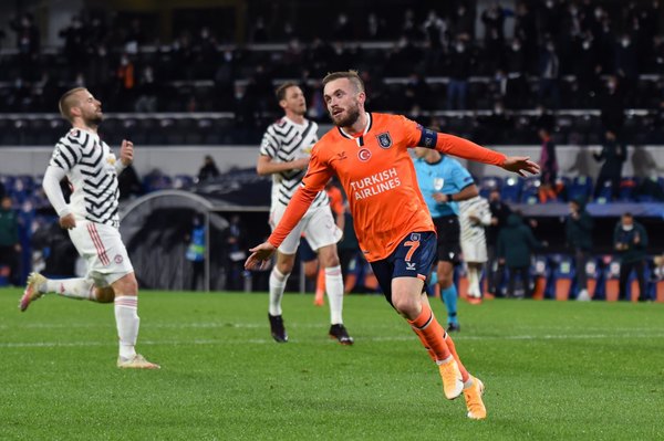 Manchester United perdió en Turquía y dejó escapar la chance de despegarse