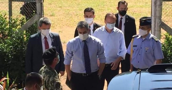 La Nación / Escraches al intendente de Ñemby obligaron a Abdo a huir de la ciudad
