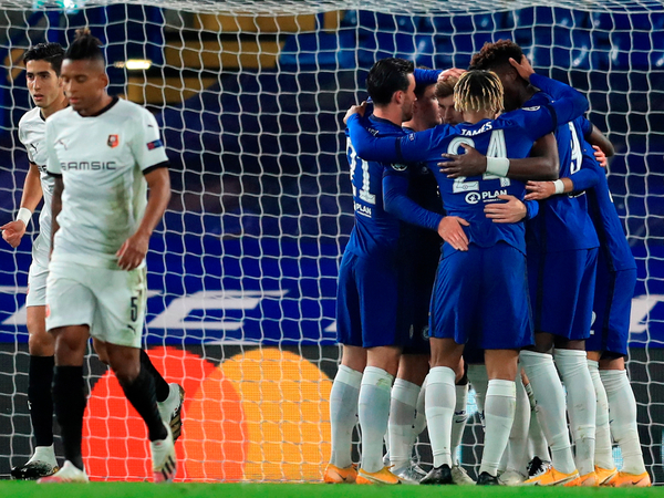 Chelsea y Sevilla encabezan el grupo E al cierre de la primera rueda