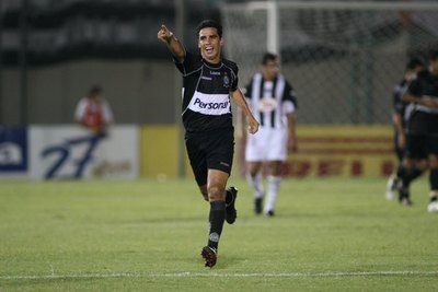 Crónica / FAENA EN LA CANCHA Y EN SU VIDA DIARIA