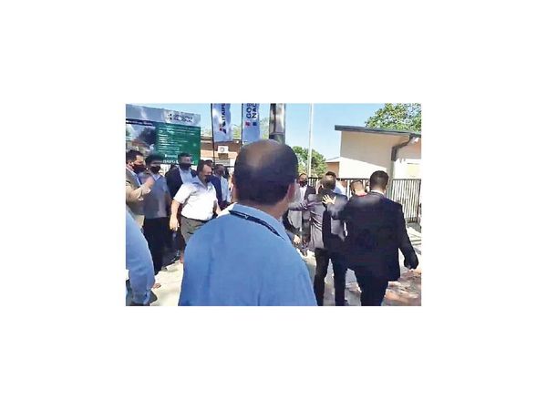 Marito evita ir a un acto oficial en donde escrachan a Lanzoni