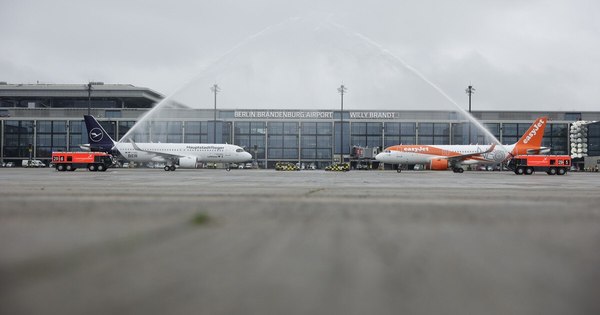 La Nación / Aeropuerto “maldito” de Berlín reporta cuarentenas en serie