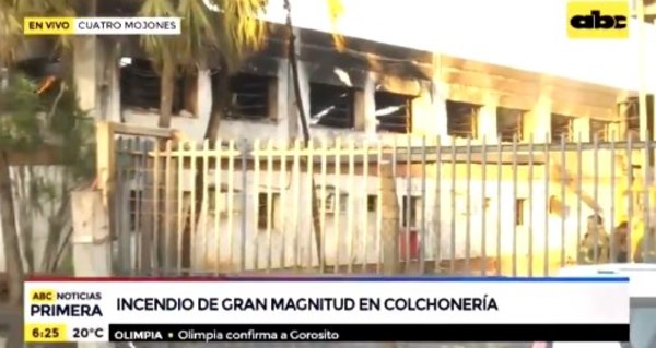 Bomberos lograron contener las llamas en la colchonería - Nacionales - ABC Color